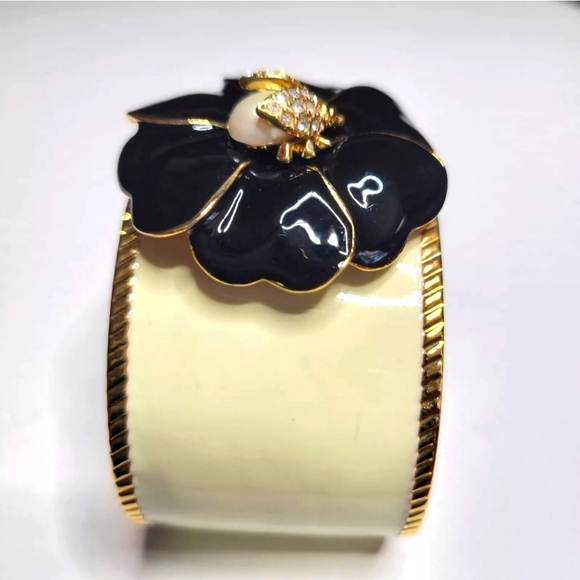 Stella & Dot Kelly Creme Enamel Cuff Bracelet - Picture 3 of 6